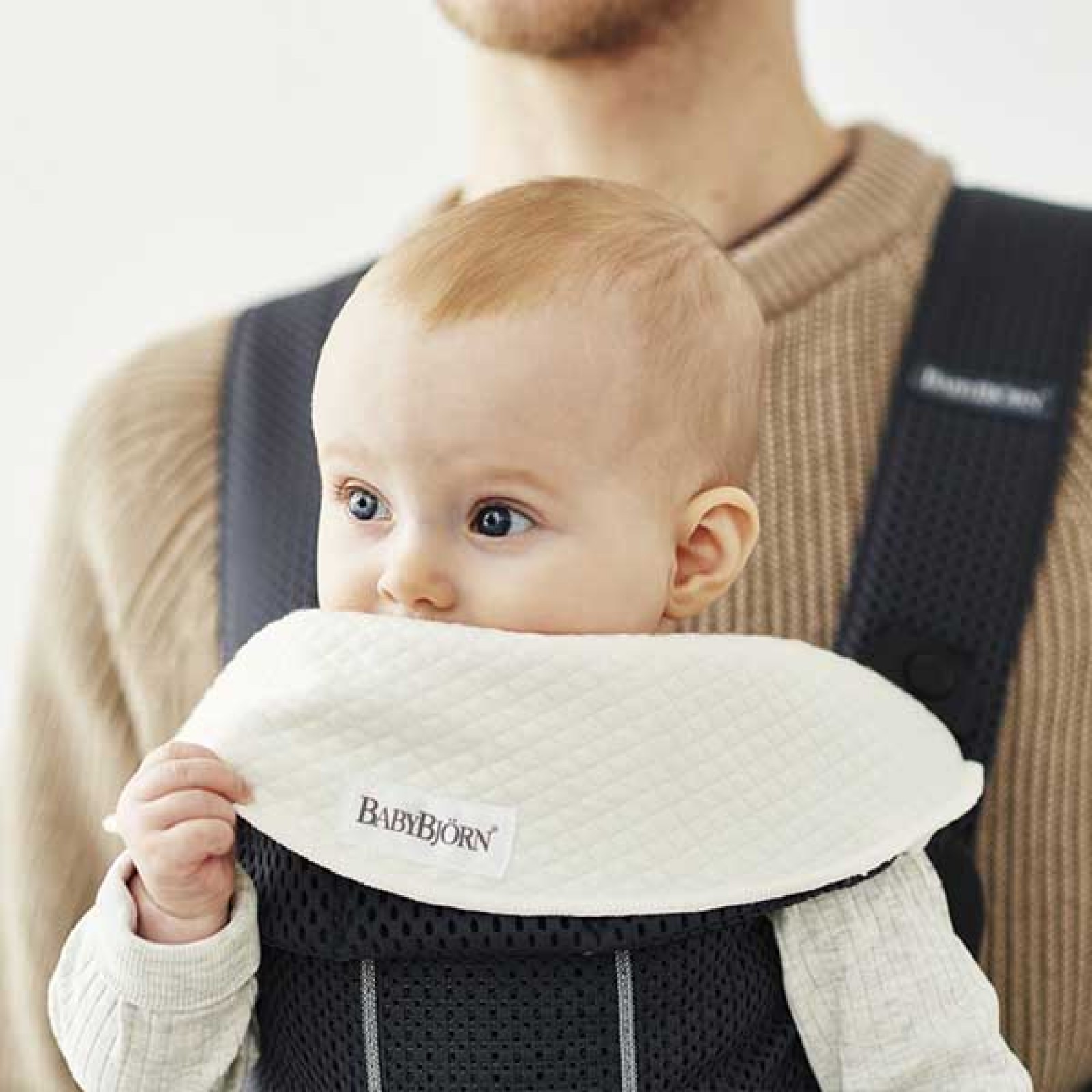 Marsupiu anatomic Mini Anthracite 3D Mesh - BabyBjorn 3