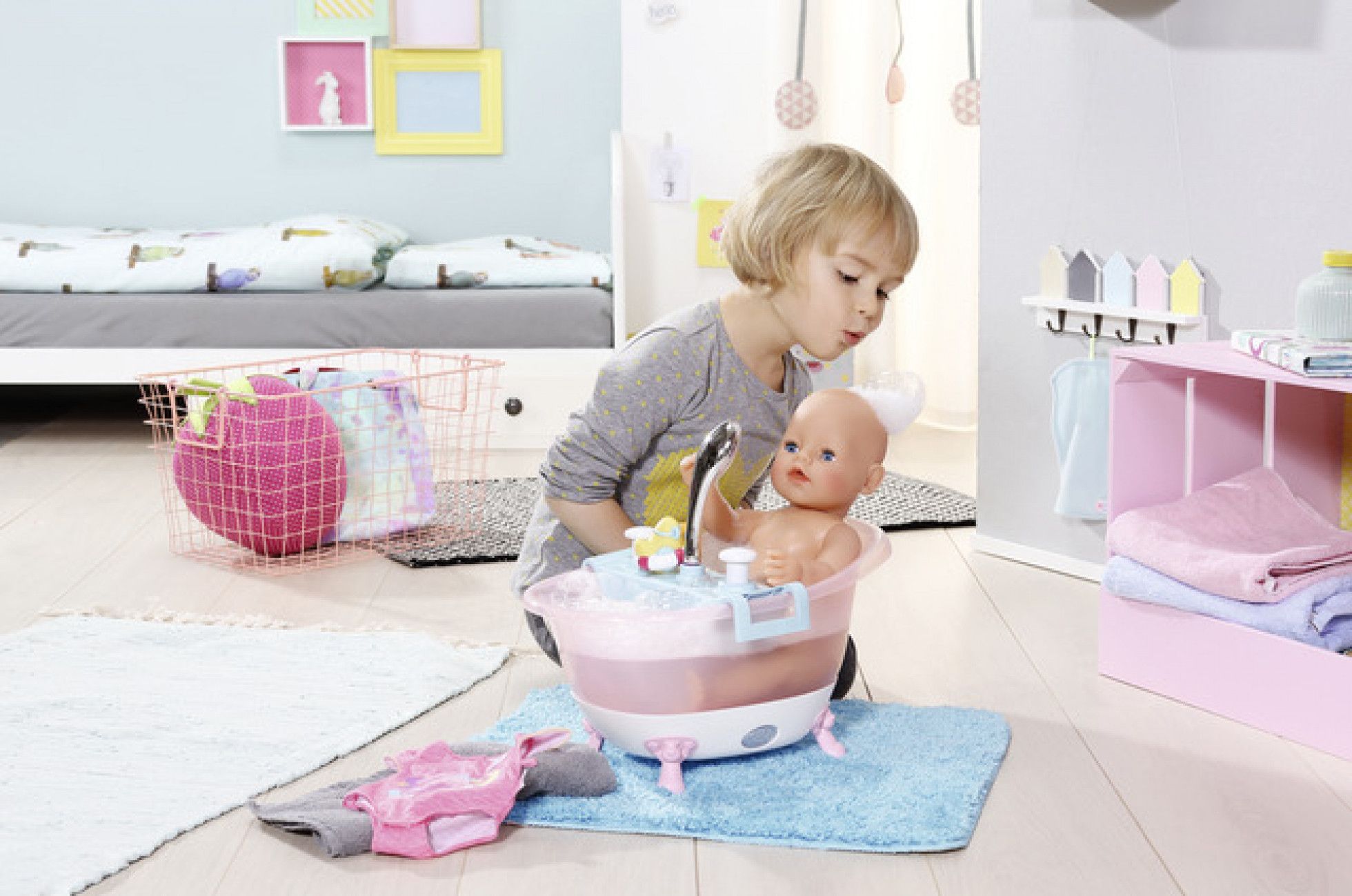 Cada de baie interactiva cu spuma pentru papusi - BABY born 9