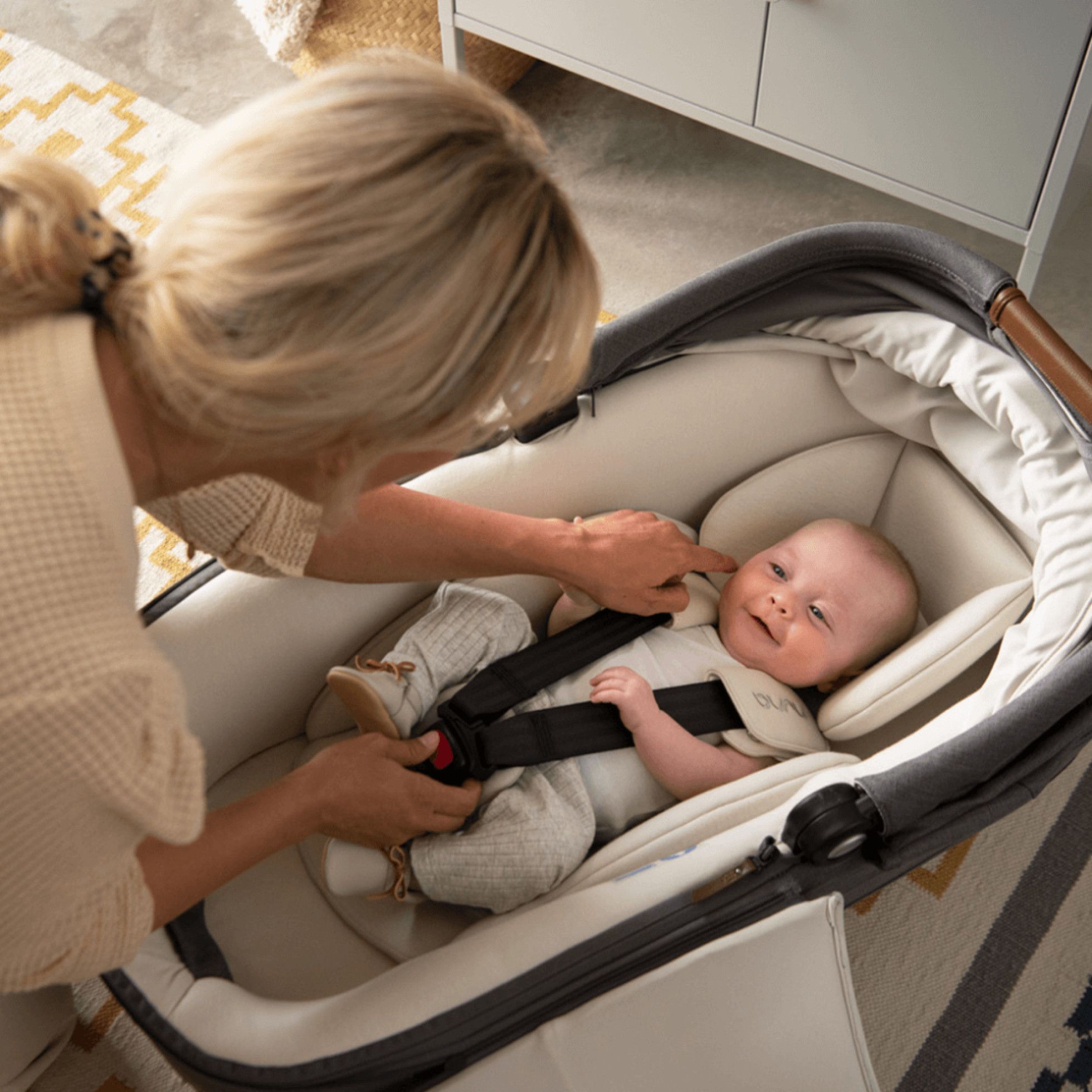 Set Landou CARI next Caviar + Baza isofix BASE next i-Size pentru CARI next - Nuna 5