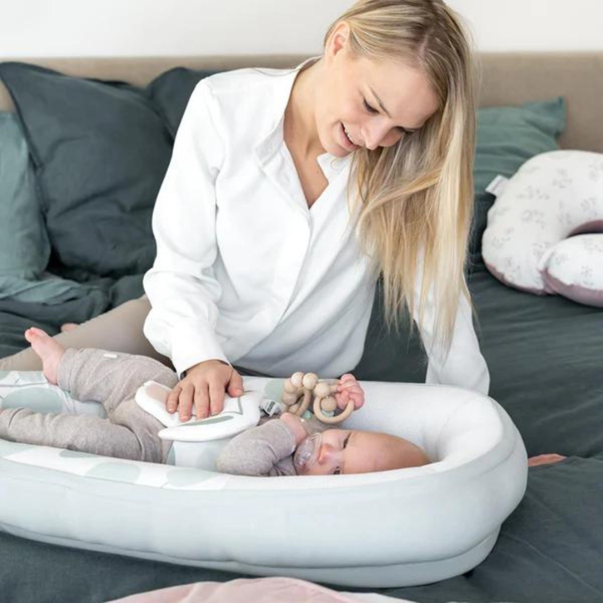 Baby Nest din bumbac organic Cocoon Leaves Aqua Green - Doomoo 4