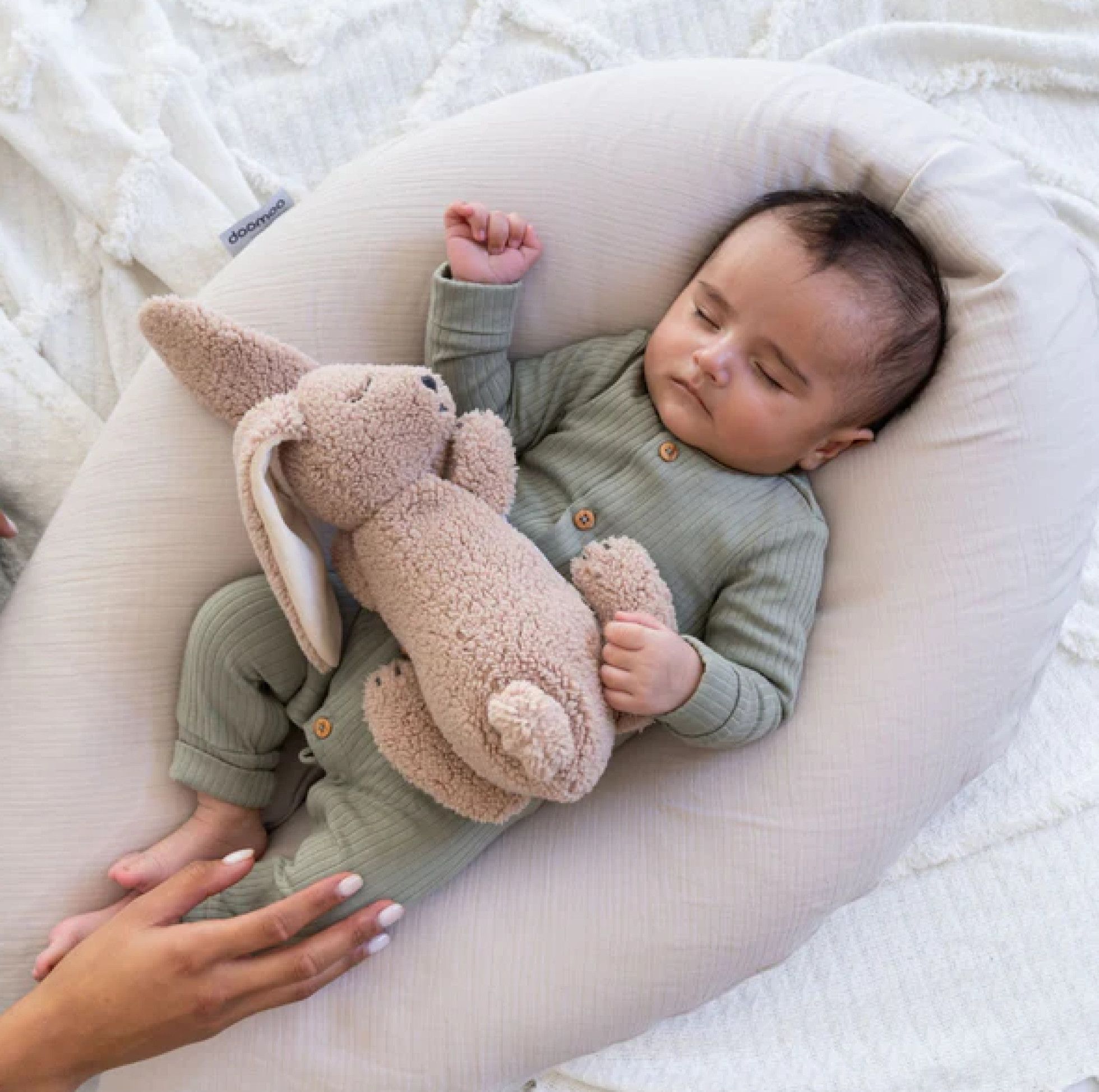 Perna mare pentru gravide 3 in 1 Comfy Big Tetra Almond din bumbac organic - Doomoo 5