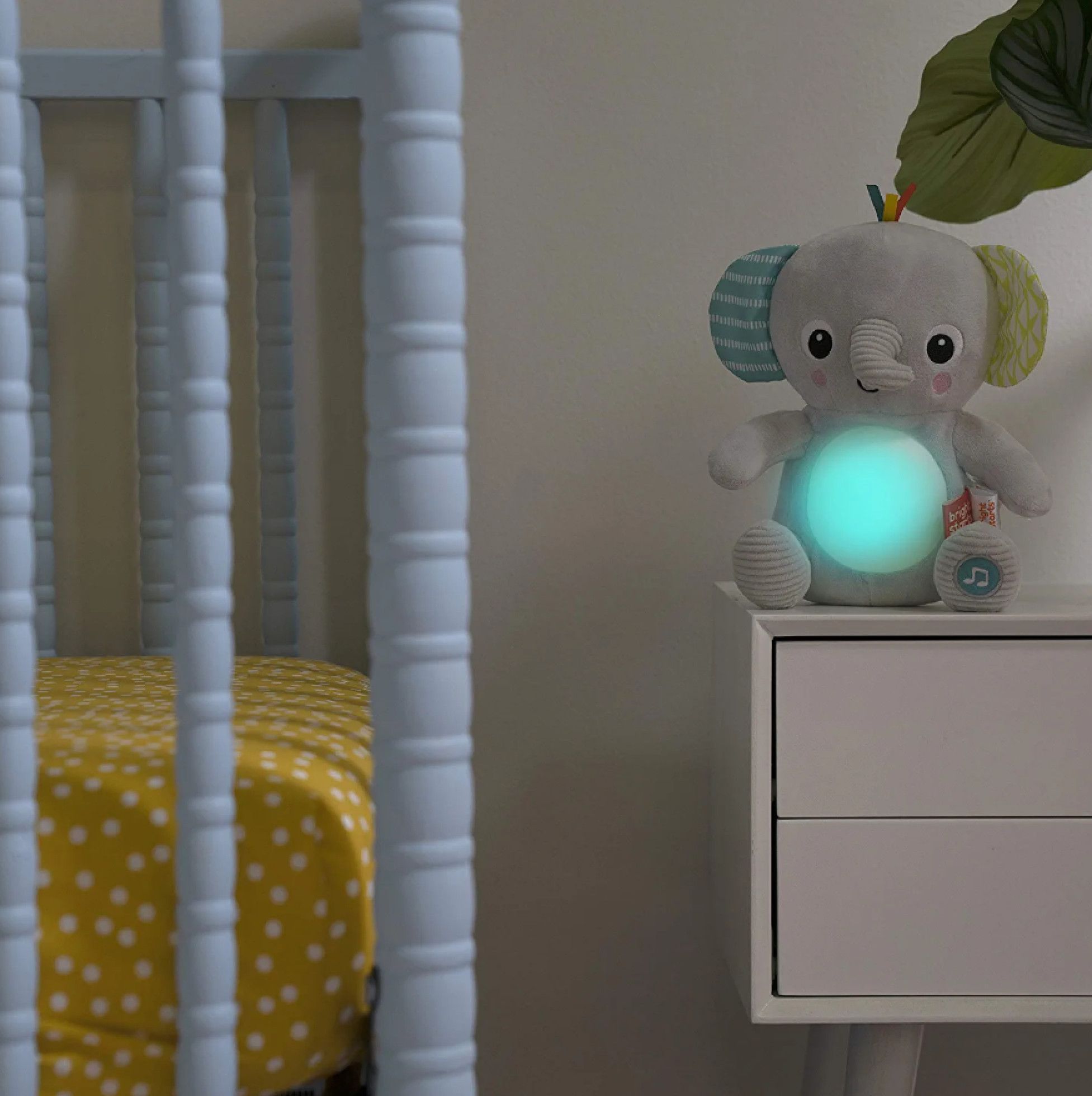 Jucarie interactiva Hug a Bye Baby Elephant - Bright Starts 9