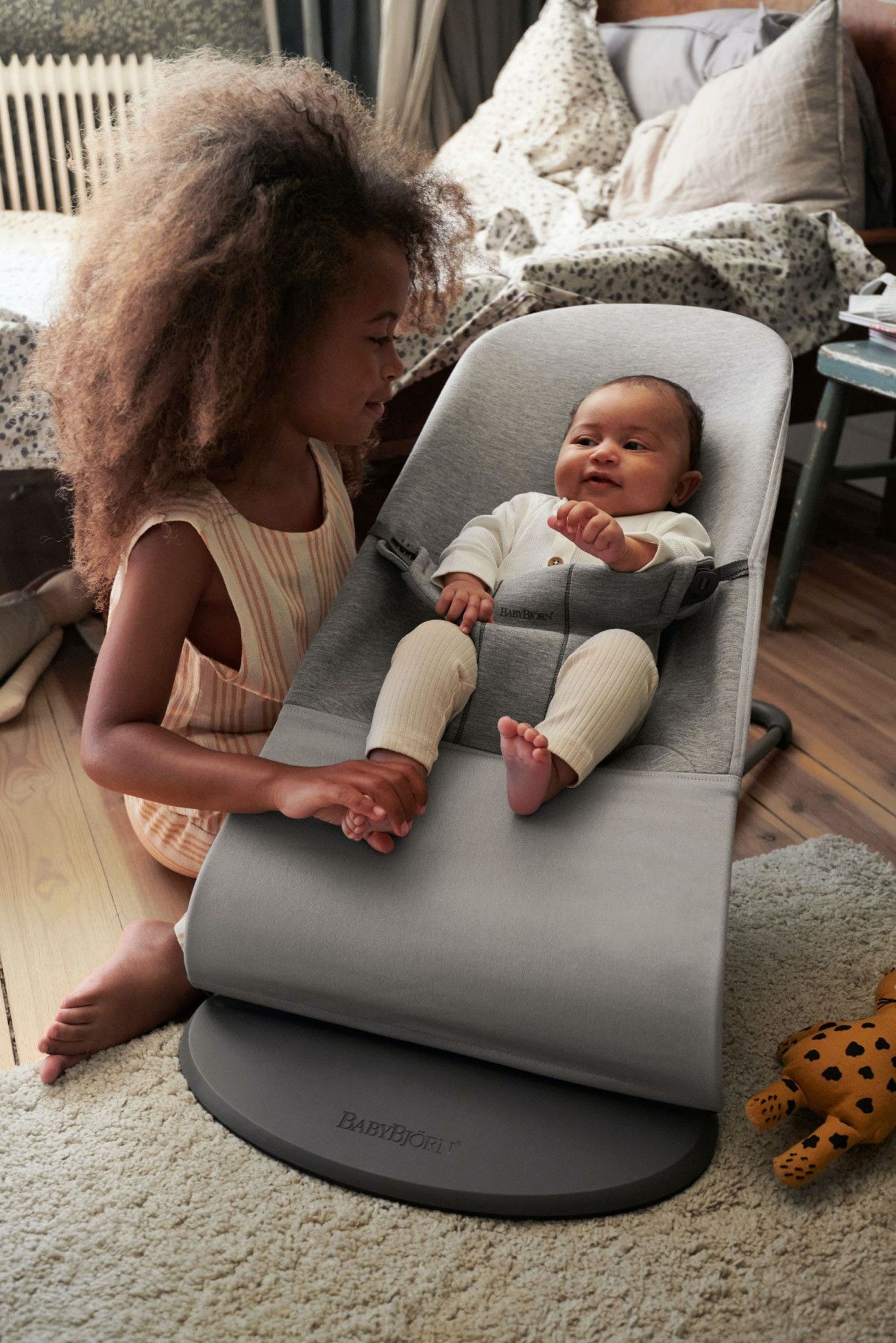 Balansoar Bliss Light Grey 3D Jersey, cu bara de jucarii inclusa - BabyBjorn 5