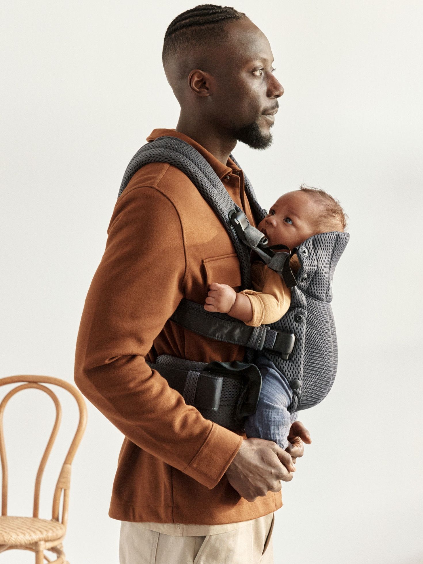 Marsupiu anatomic cu multiple pozitii de purtare, editie limitata, colectia Harmony, 3D Mesh Anthracite - BabyBjorn 2