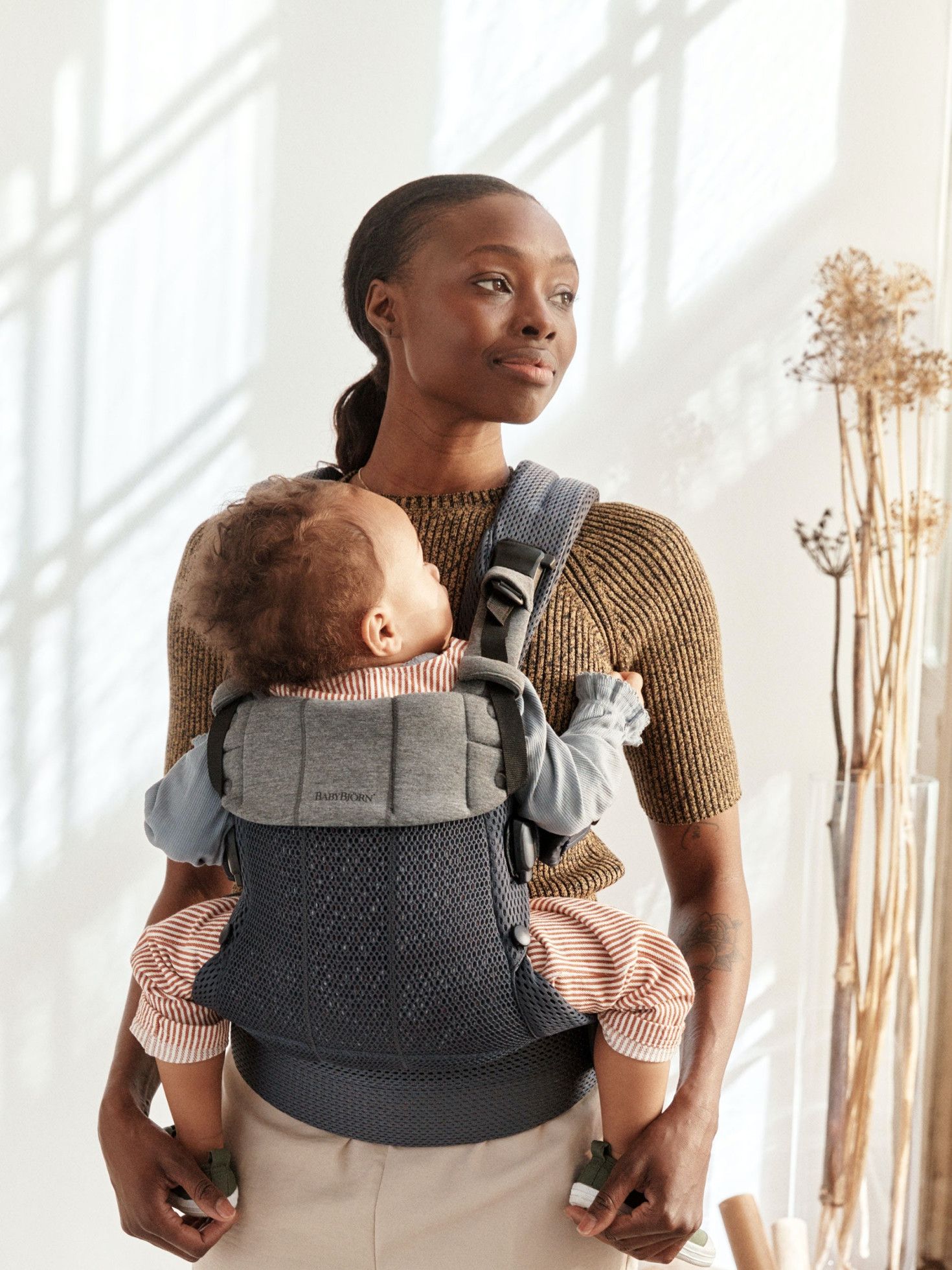 Marsupiu anatomic cu multiple pozitii de purtare, editie limitata, colectia Harmony, 3D Mesh Anthracite - BabyBjorn 5