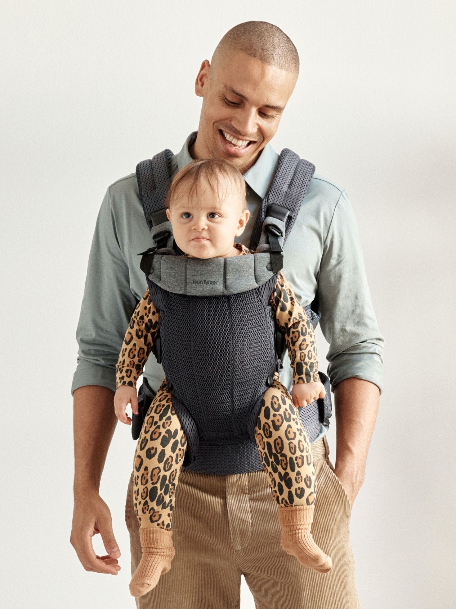 Marsupiu anatomic cu multiple pozitii de purtare, editie limitata, colectia Harmony, 3D Mesh Anthracite - BabyBjorn 7