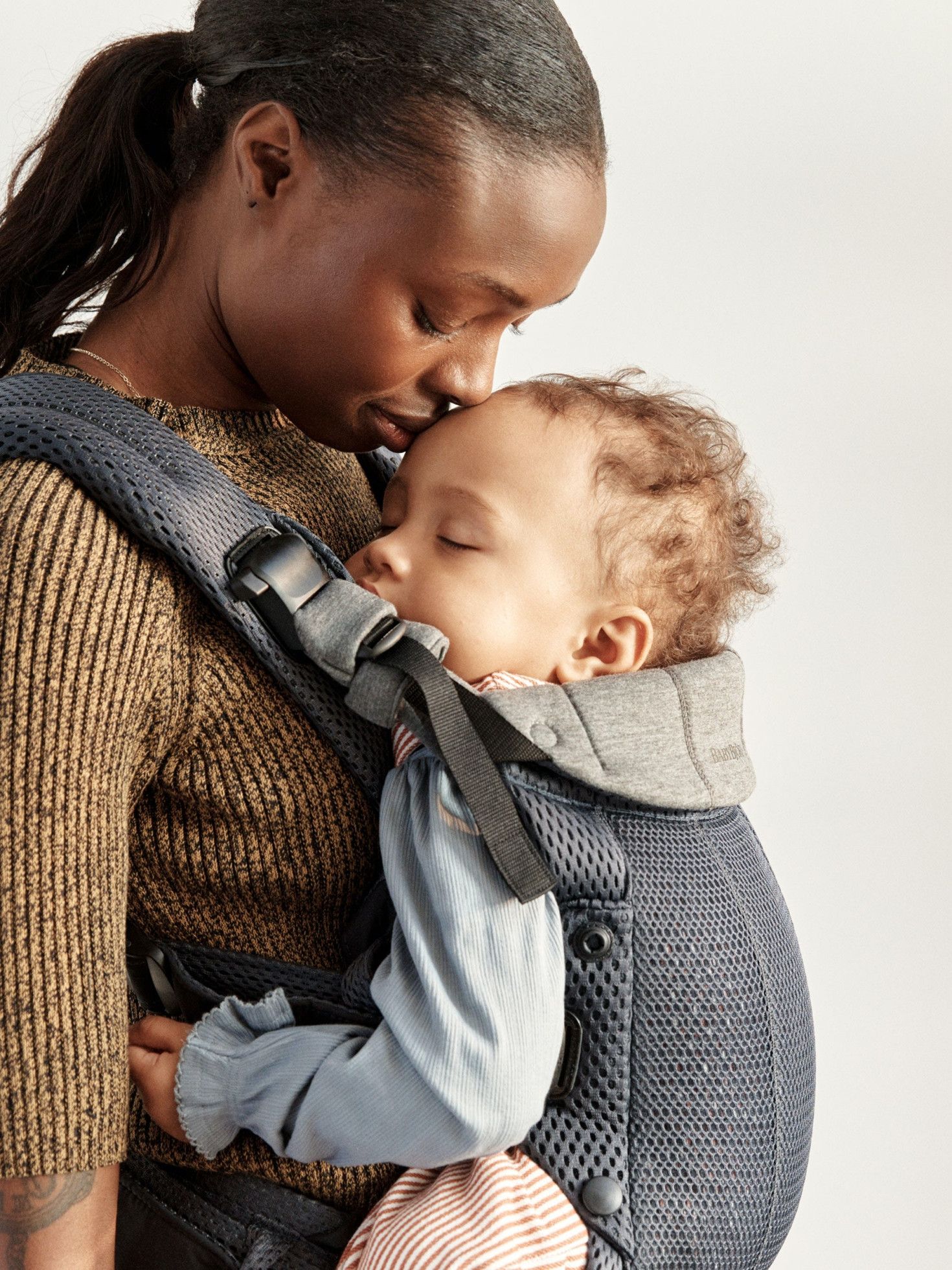 Marsupiu anatomic cu multiple pozitii de purtare, editie limitata, colectia Harmony, 3D Mesh Anthracite - BabyBjorn 8