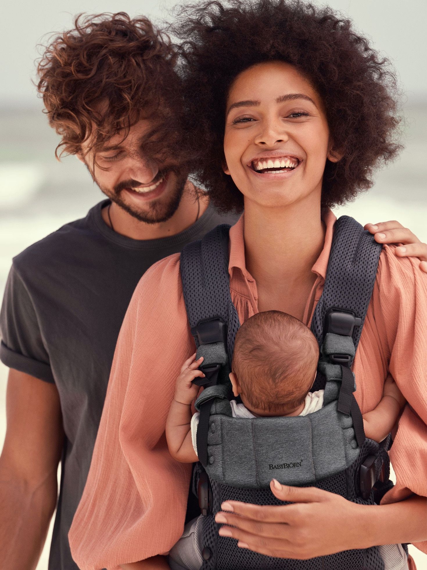 Marsupiu anatomic cu multiple pozitii de purtare, editie limitata, colectia Harmony, 3D Mesh Anthracite - BabyBjorn 9