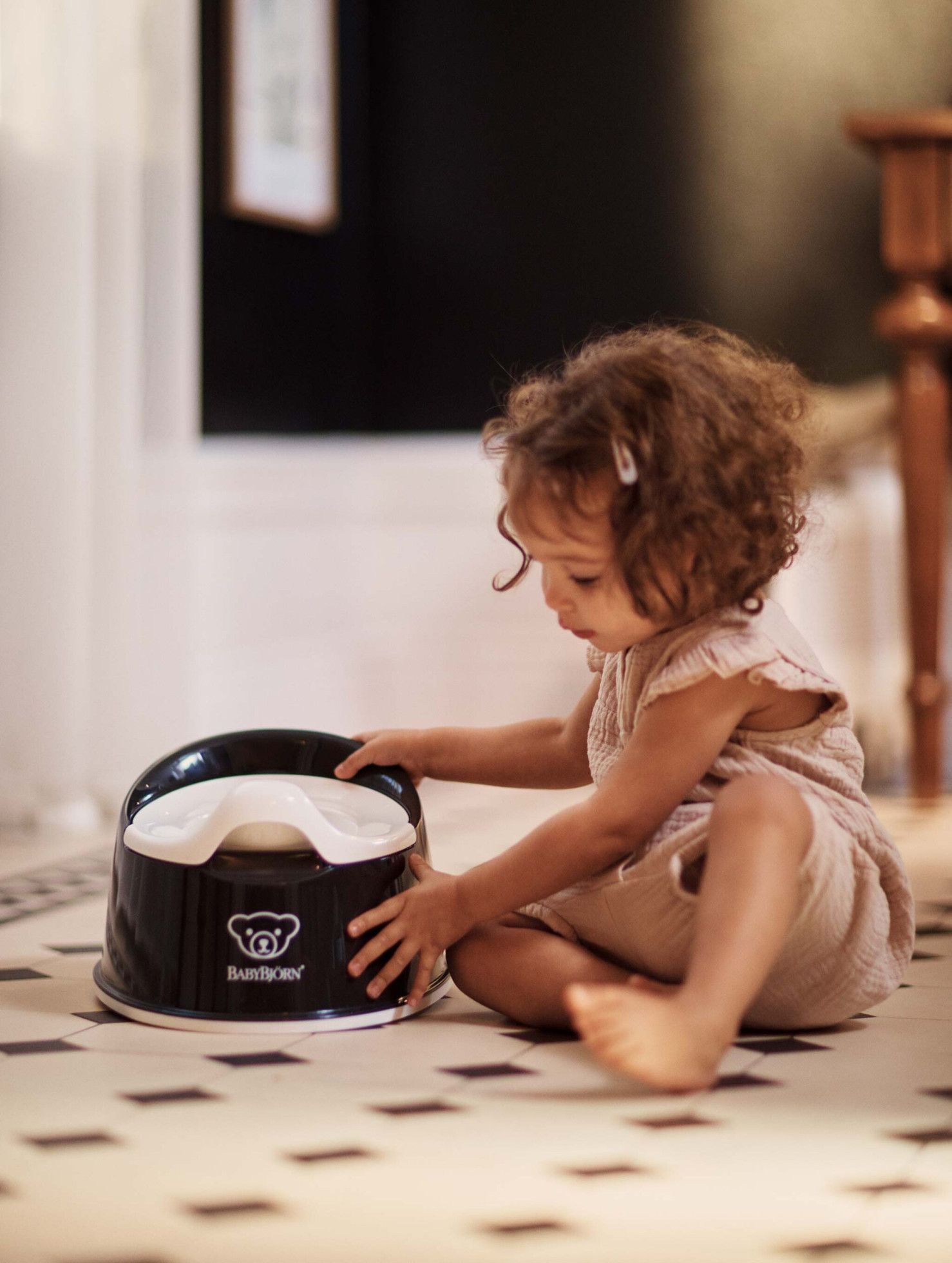 Olita Smart Potty Black/White - BabyBjorn 7