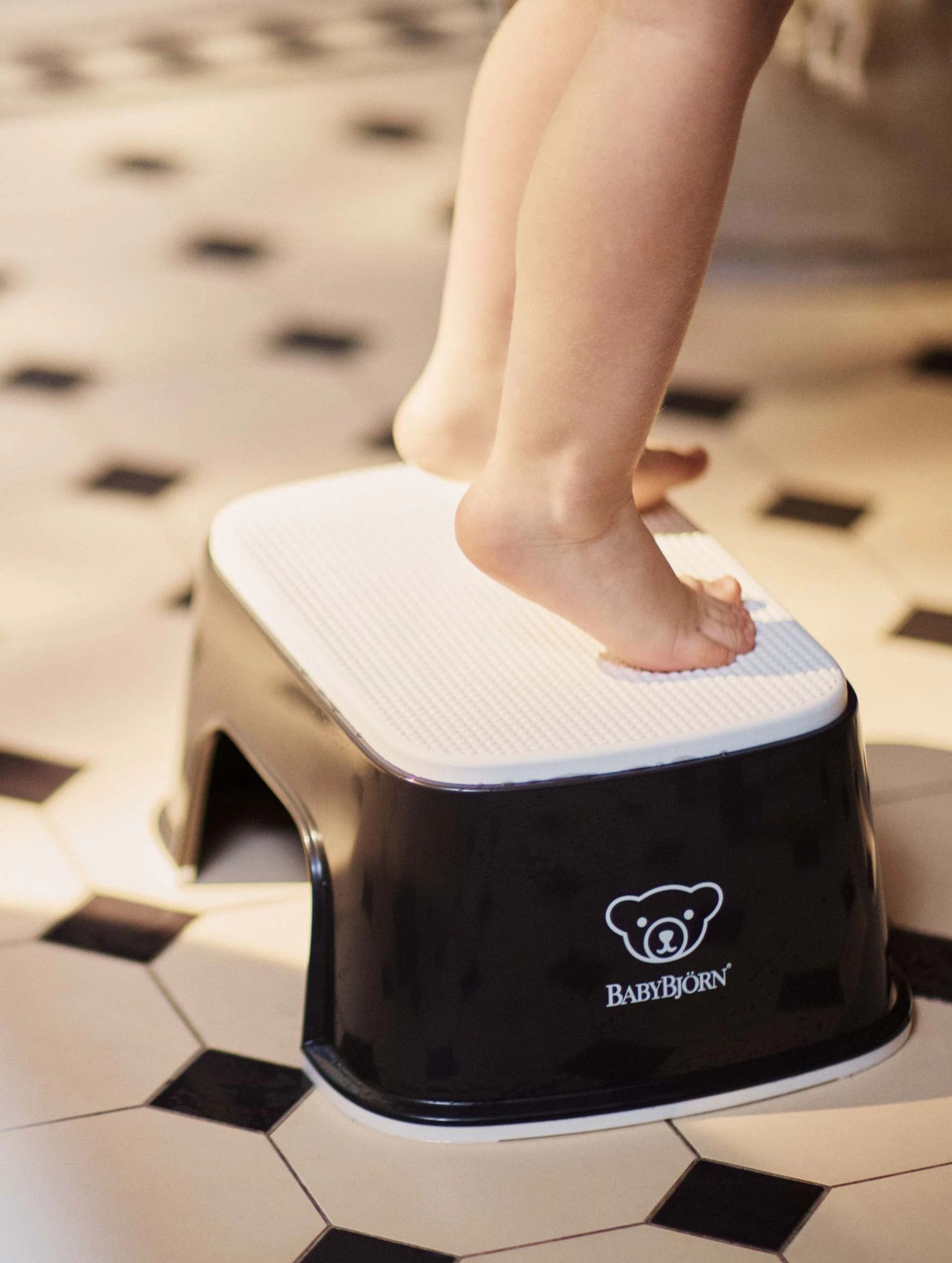 Treapta inaltator pentru baie Step Stool Black / White - BabyBjorn 3